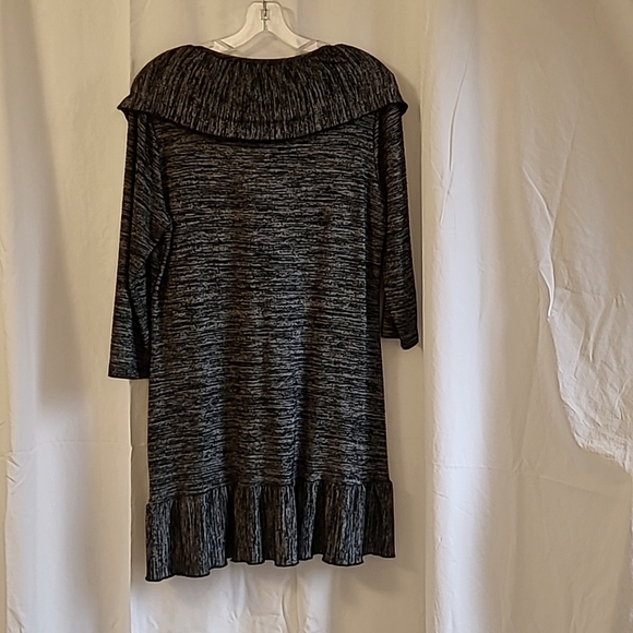 Long shrug. Conrad C, size M, heather black & gray. - Picture 2 of 6